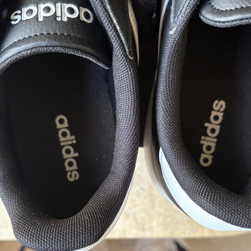 NWB-Men’s Adidas Classic Black and White Trainers-new never worn - Picture 12 of 15